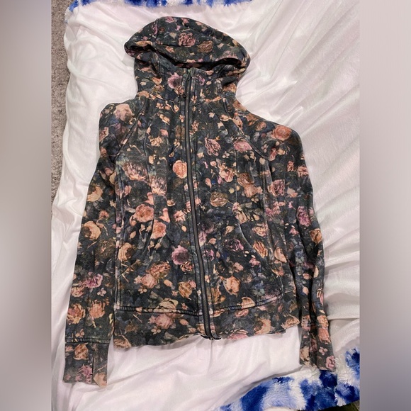 Lululemon Scuba Full-Zip Hoodie - Picture 2 of 4